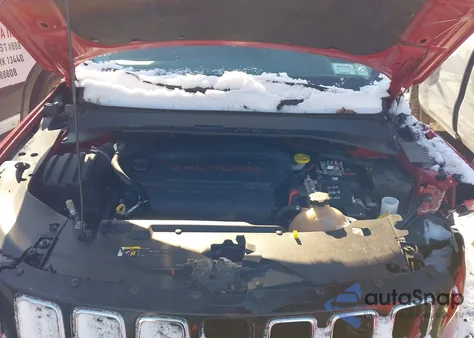 2019 Jeep Compass Latitude 4X4 z USA, uszkodzony, nr VIN 3C4NJDBBXKT813165